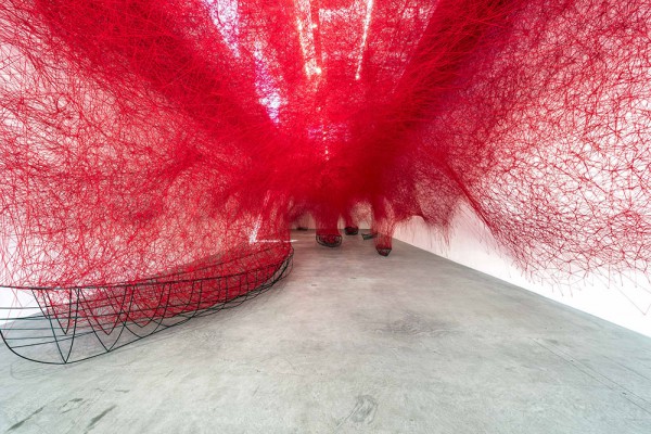 Chiharu-Shiota-Uncertain-Journey-2016-Installation-view-_004