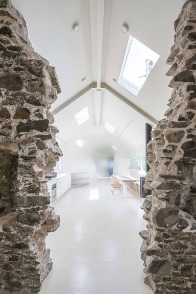 18th-century-ruins-transform-into-a-futuristic-home-9