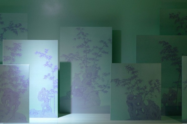 张苛 紫竹林 110 x 50 x 40 cm 绢本绘画装置 木板烤漆 电控设备 2018